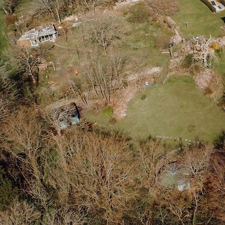 The Roundhouse - Unique Space Nestled In The Trees Begelly エクステリア 写真