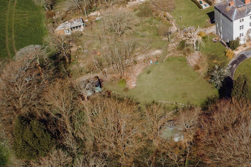 The Roundhouse - Unique Space Nestled In The Trees Begelly エクステリア 写真