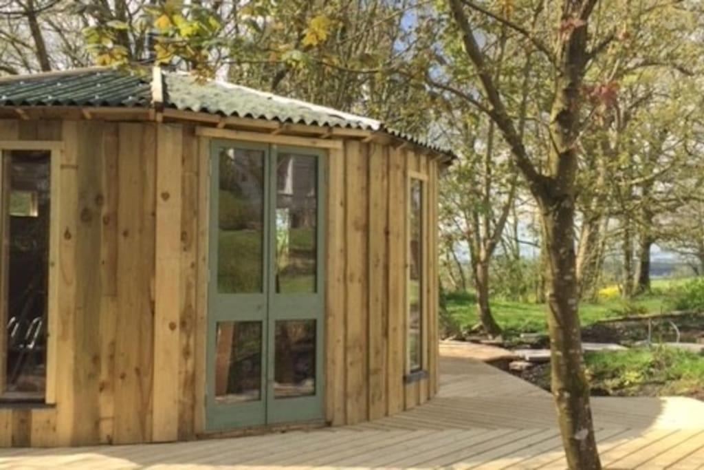 The Roundhouse - Unique Space Nestled In The Trees Begelly エクステリア 写真